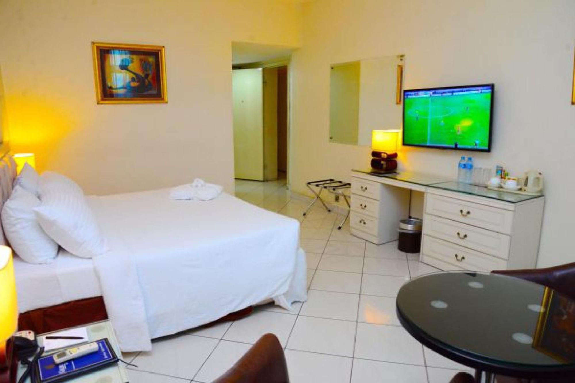 Room In Lodge - Golden Royale Hotel Енугу Екстер'єр фото