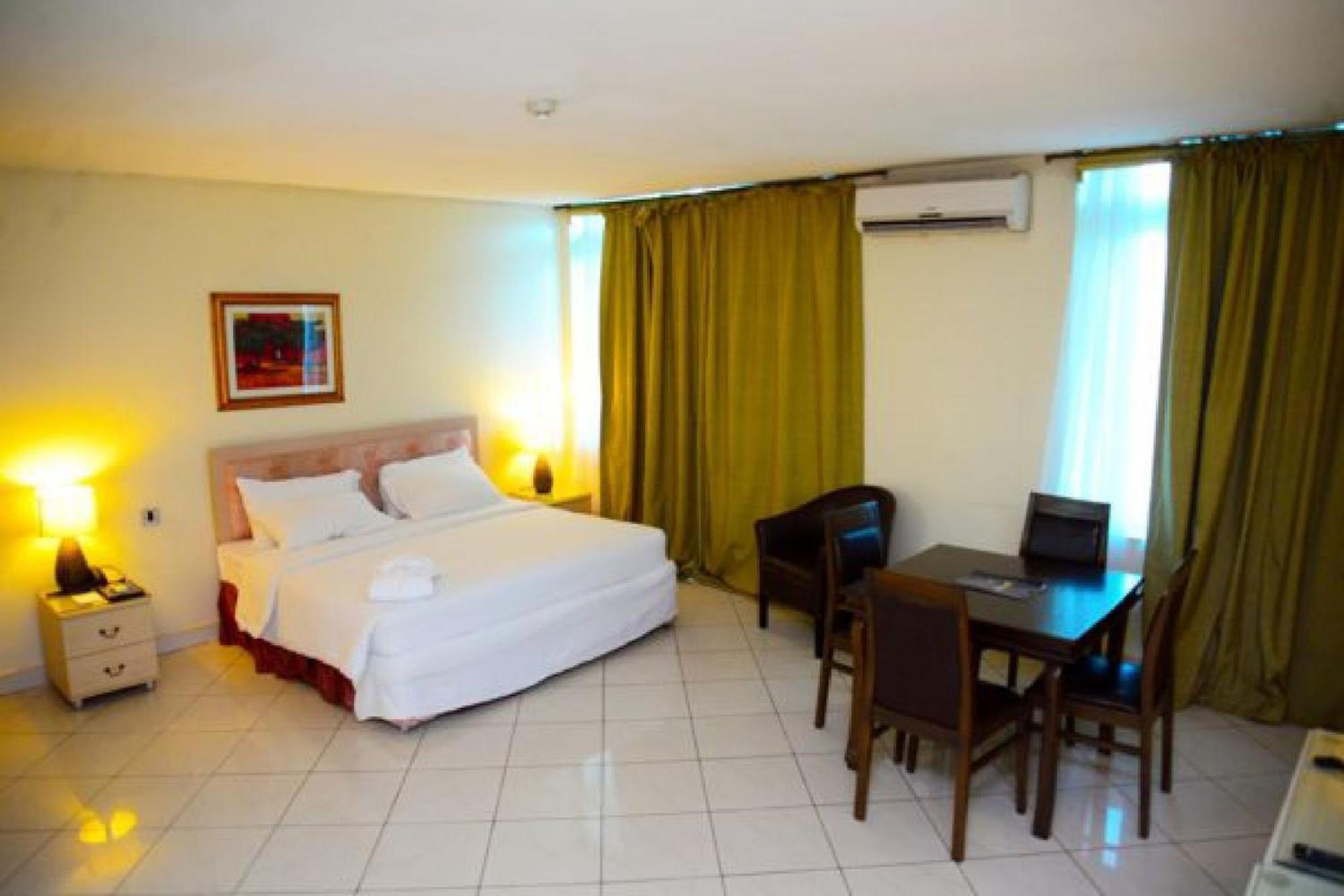 Room In Lodge - Golden Royale Hotel Енугу Екстер'єр фото